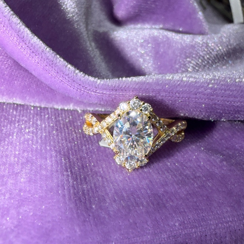 Stunning! Romantic! New, 18KT Yellow-Gold Vermeil 2 Carat Moissanite Ring 7 1/2